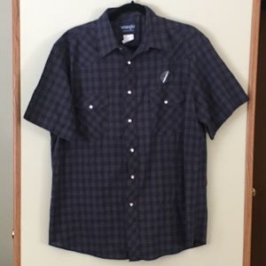 NWT Men’s Wrangler Short Sleeve Button-Up, Size L